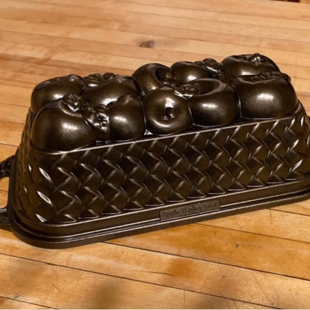 Nordic Apple Basket Loaf
